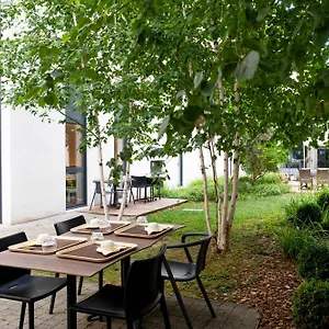 Adagio Patio Confluence ליון
